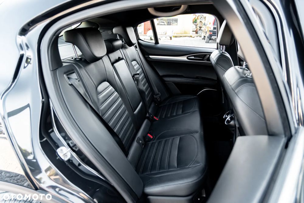 Alfa Romeo Stelvio 2.2 16V AT8-Q4 Executive - 25