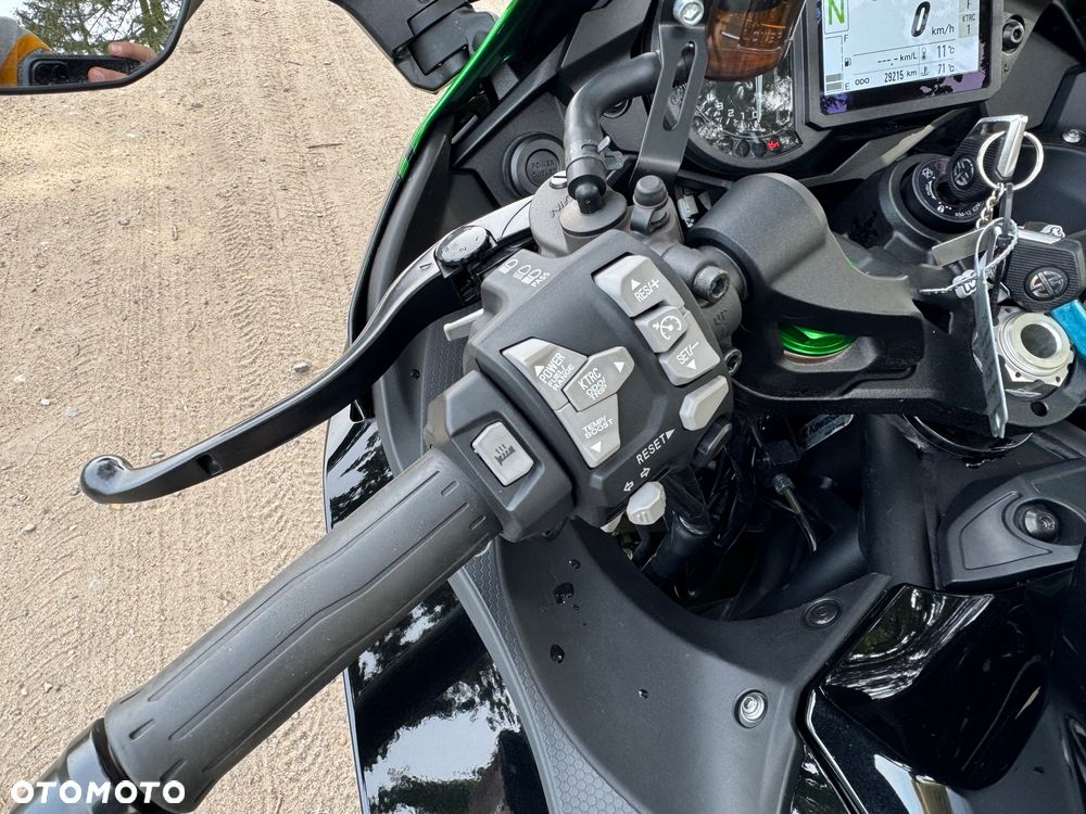 Kawasaki Ninja H2 SX - 12