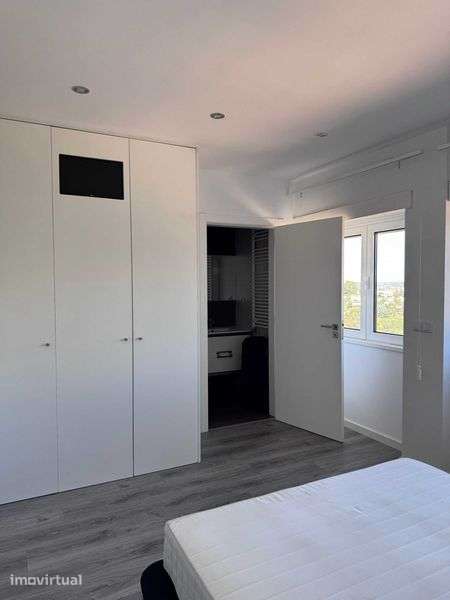 Apartamento T2 Moderno e Luminoso em Excelente Localização - Grande imagem: 4/12