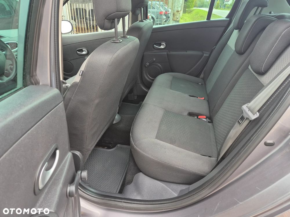 Renault Clio 1.2 16V 75 Dynamique - 21