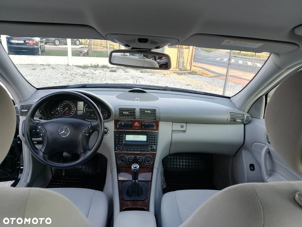 Mercedes-Benz Klasa C 220 T CDI Classic - 17