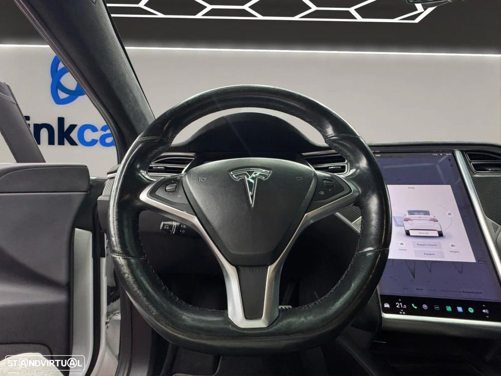 Tesla Model X - 14