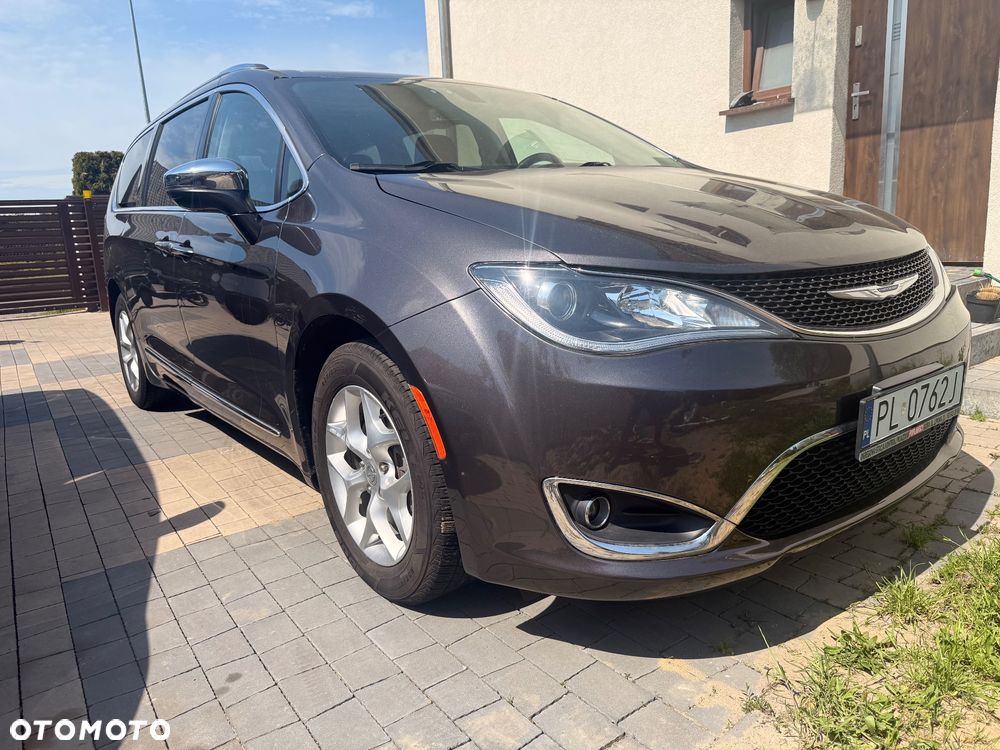 Chrysler Pacifica - 2