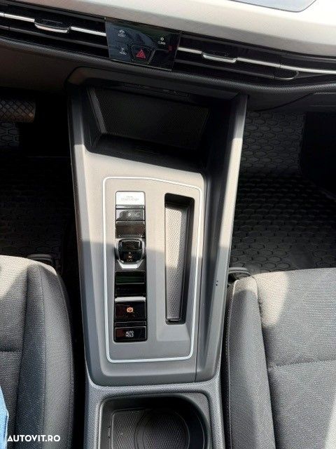 Volkswagen Golf 1.0 eTSI DSG MHEV Life - 5