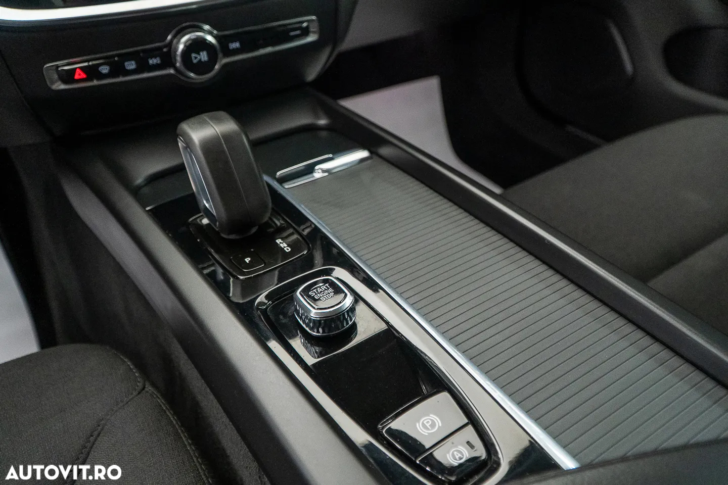Volvo V60 B4 MHEV AT8 FWD Momentum - 12