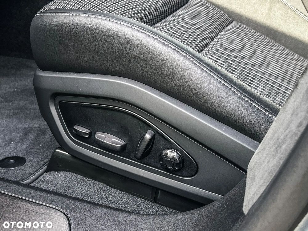 Porsche Taycan 105kWh 4S Performance Plus - 29