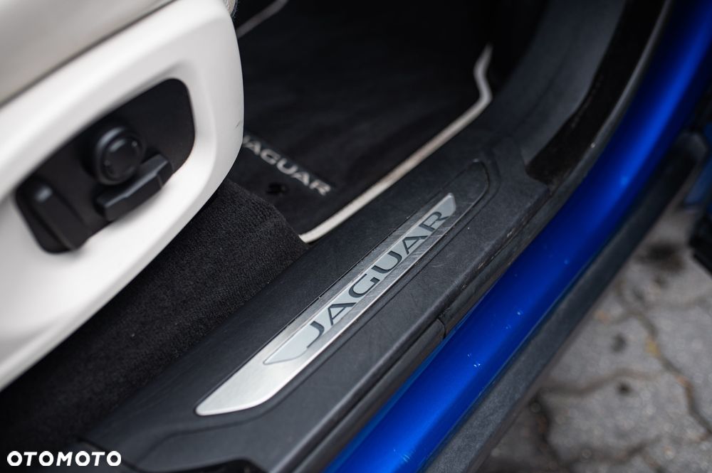 Jaguar F-Pace D300 AWD R-Dynamic HSE 90th Anniversary Edition - 34