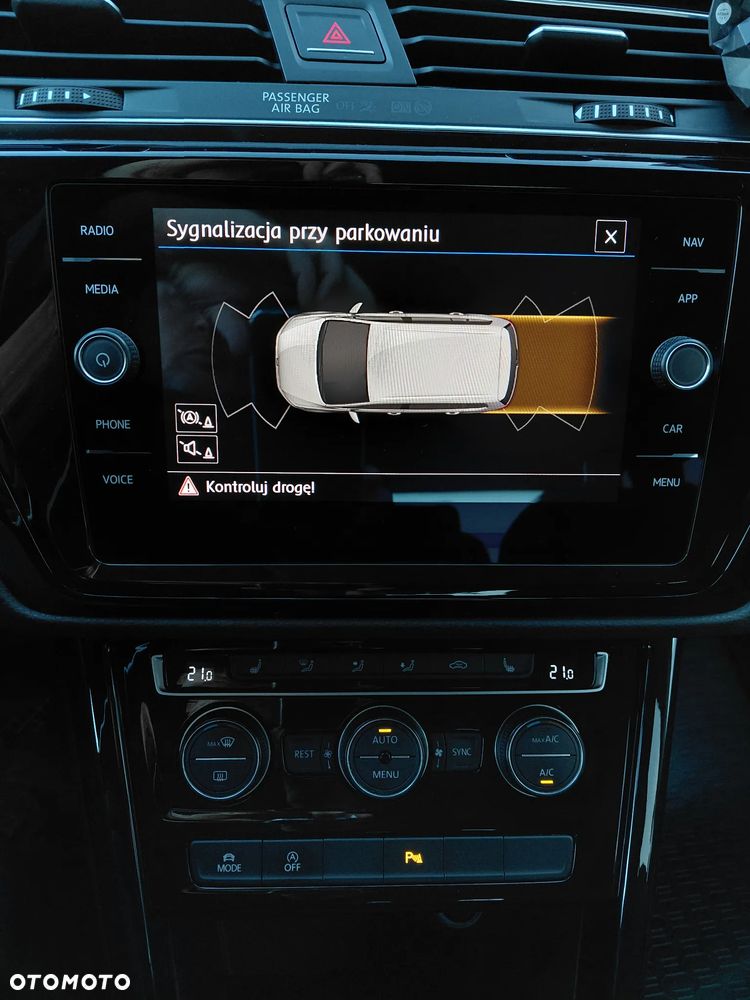 Volkswagen Touran - 12