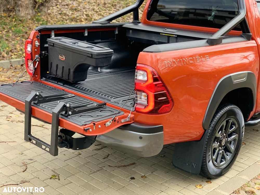 Toyota Hilux 2.8D 204CP 4x4 Double Cab AT Invincible Color Edition - 15