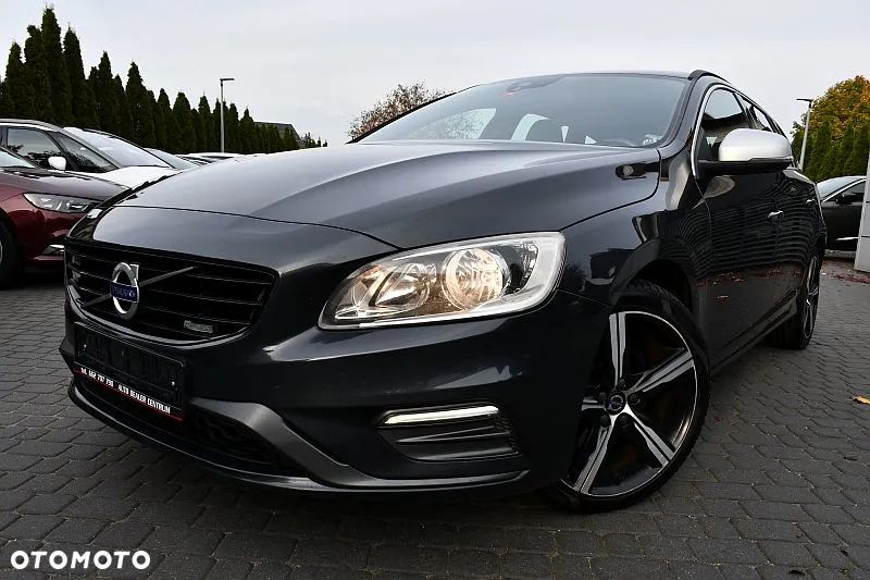 Volvo V60 D3 R-Design - 2