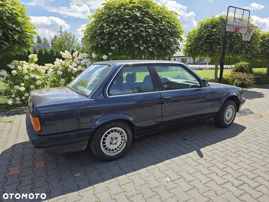 BMW Seria 3 318i - 4