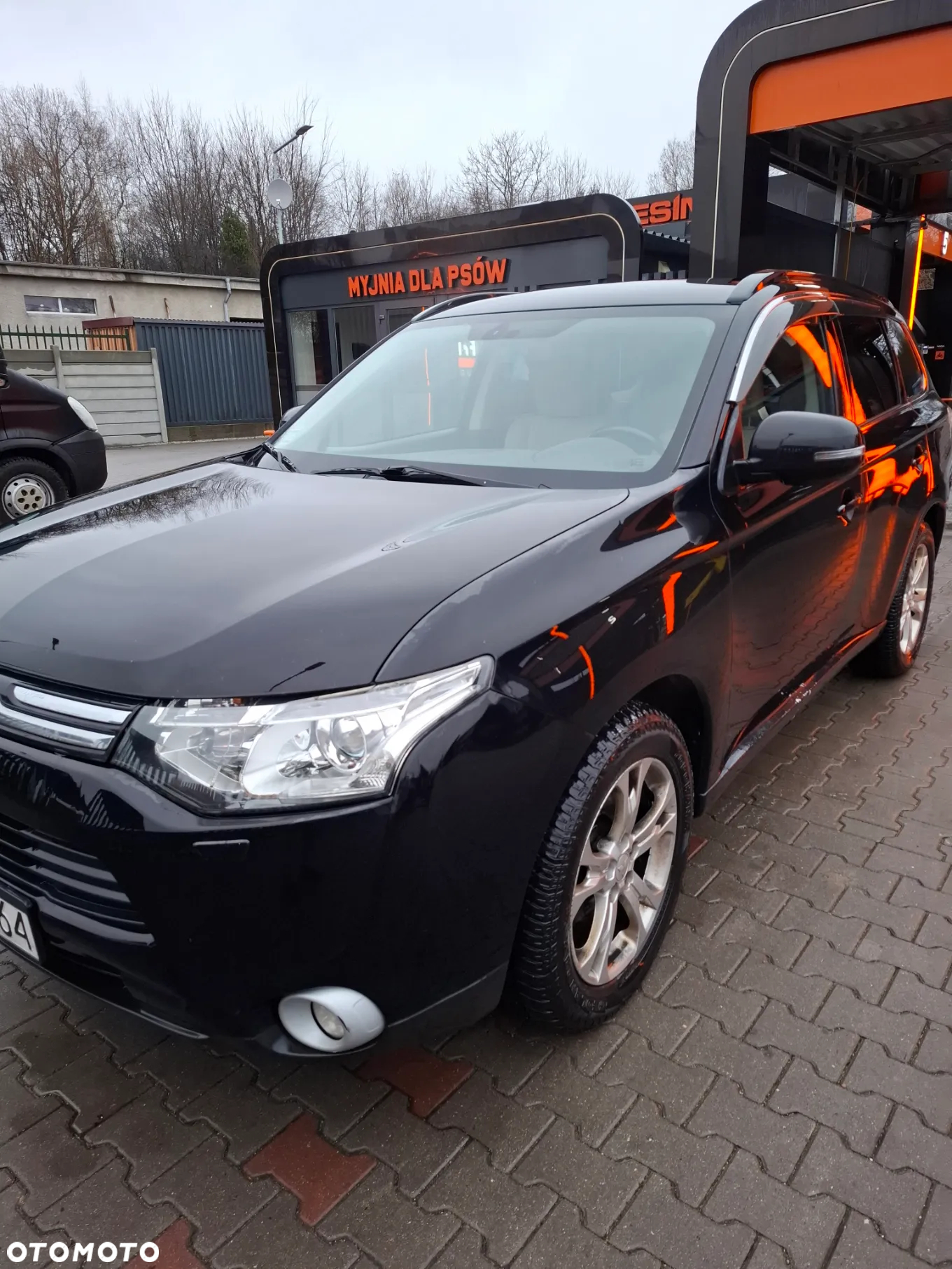 Mitsubishi Outlander - 2