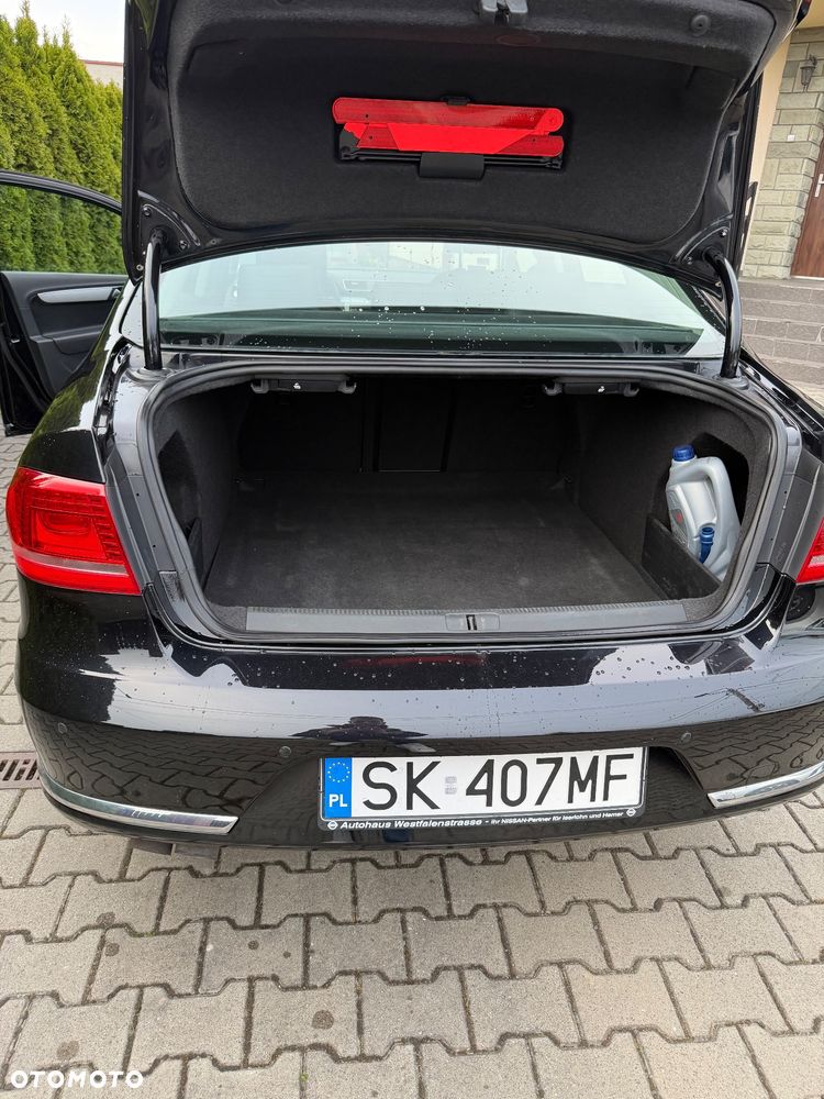 Volkswagen Passat 2.0 TDI Highline R-Style DSG - 16