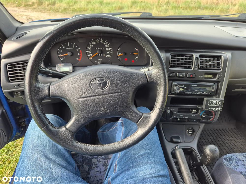 Toyota Carina 1.8 - 12