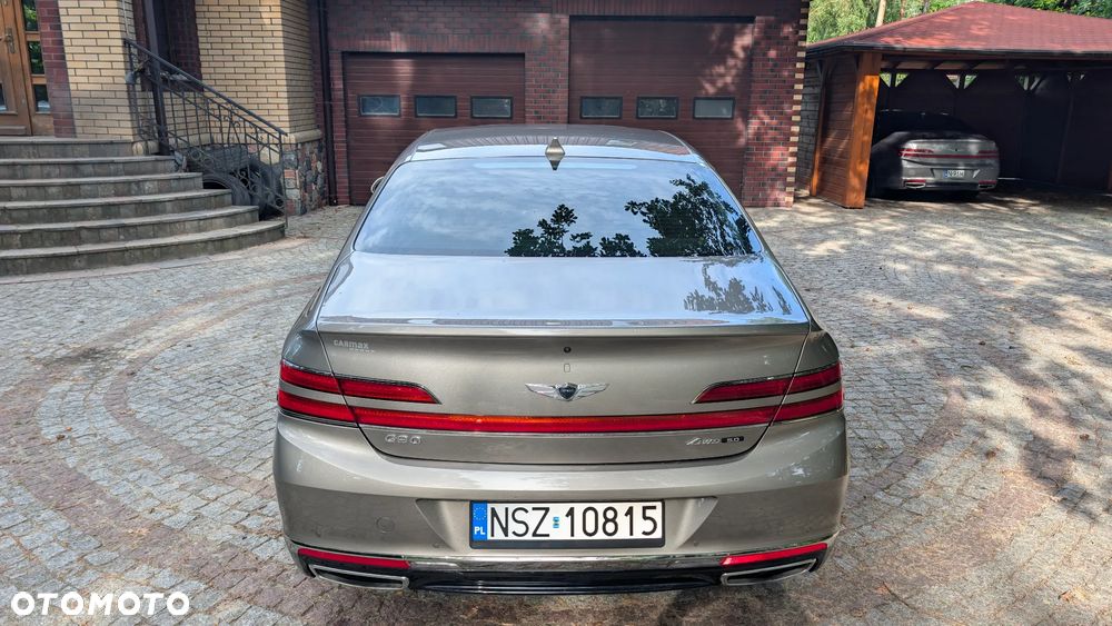 Genesis G90 - 8