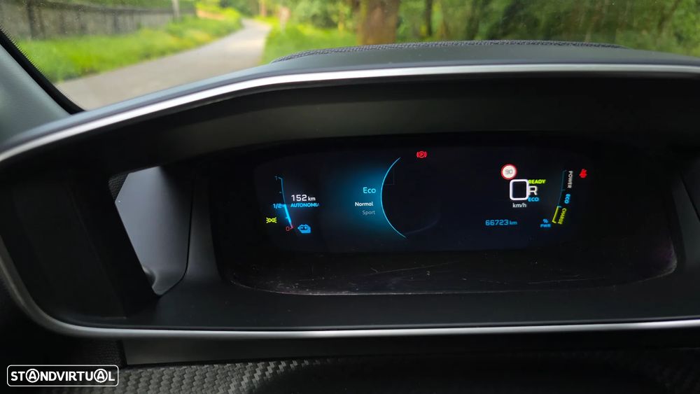 Peugeot e-208 E-Style - 27