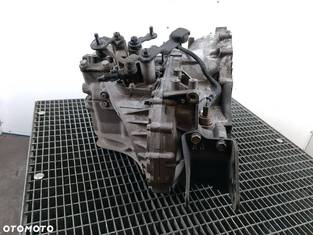 SKRZYNIA BIEGÓW MANUALNA KIA CARENS III S620JC 2.0 CRDI - 2