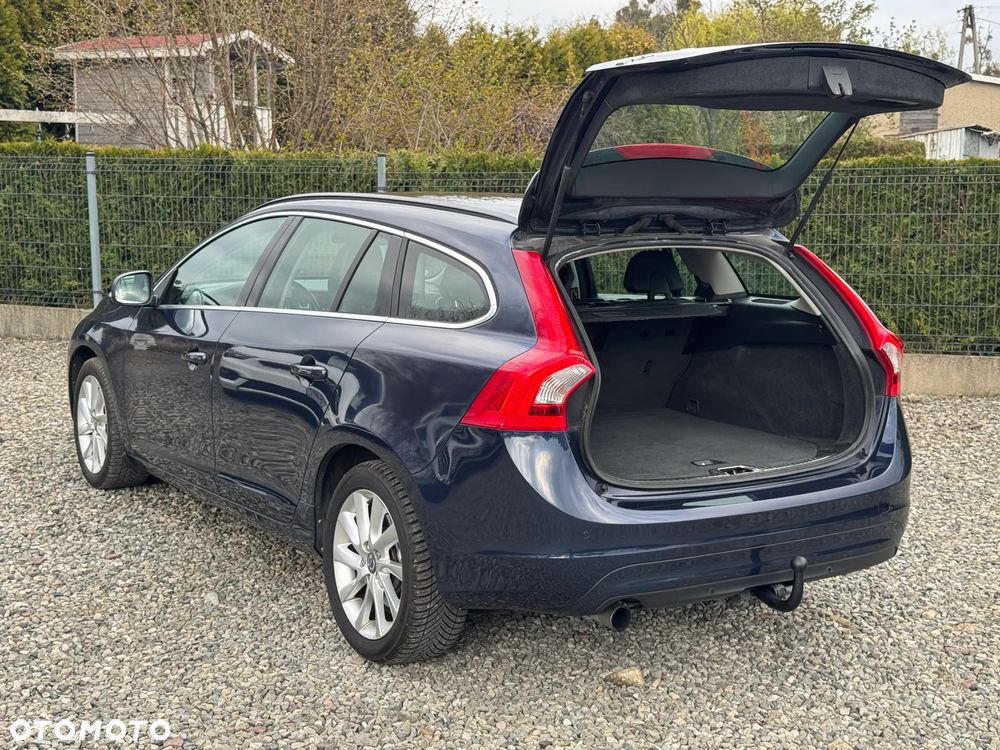 Volvo V60 D2 Summum - 32