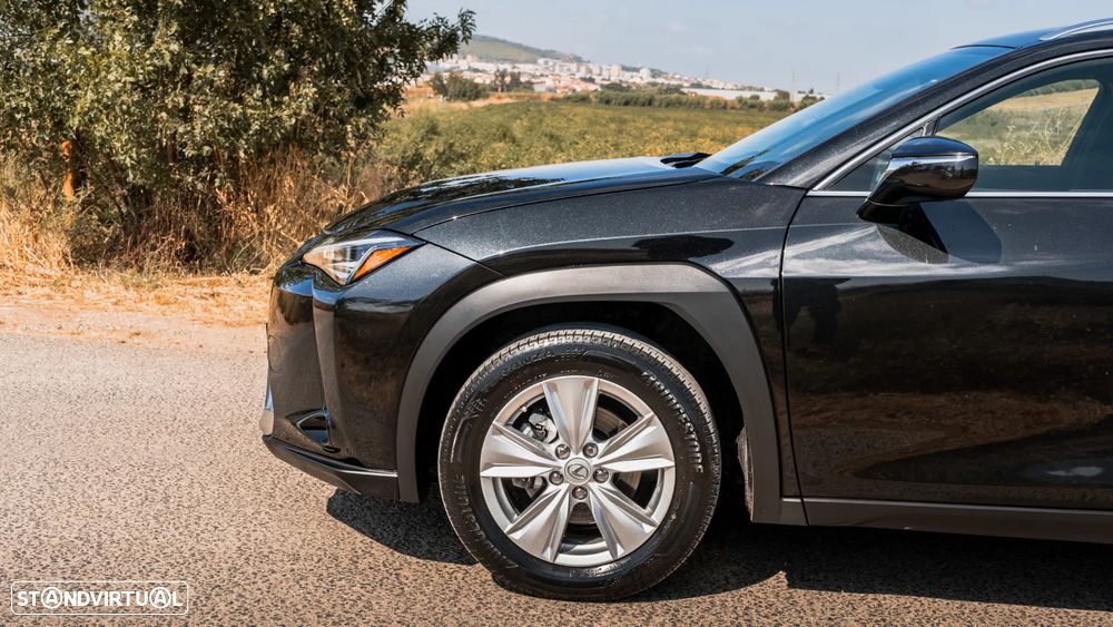Lexus UX 250h Business - 26