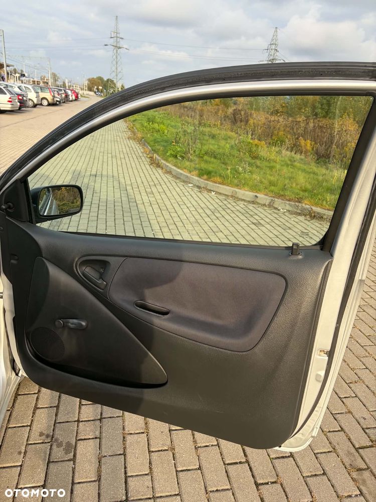 Toyota Yaris - 16