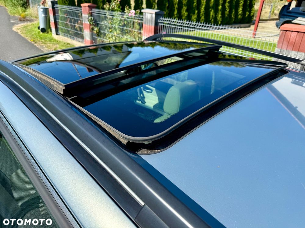 BMW Seria 3 325i Touring - 10