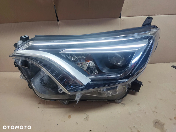 LAMPA PRZÓD LEWA TOYOTA RAV4 IV ŁADNA W ORGINALE