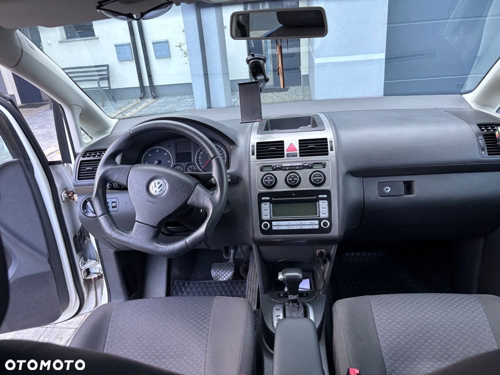 Volkswagen Touran - 6