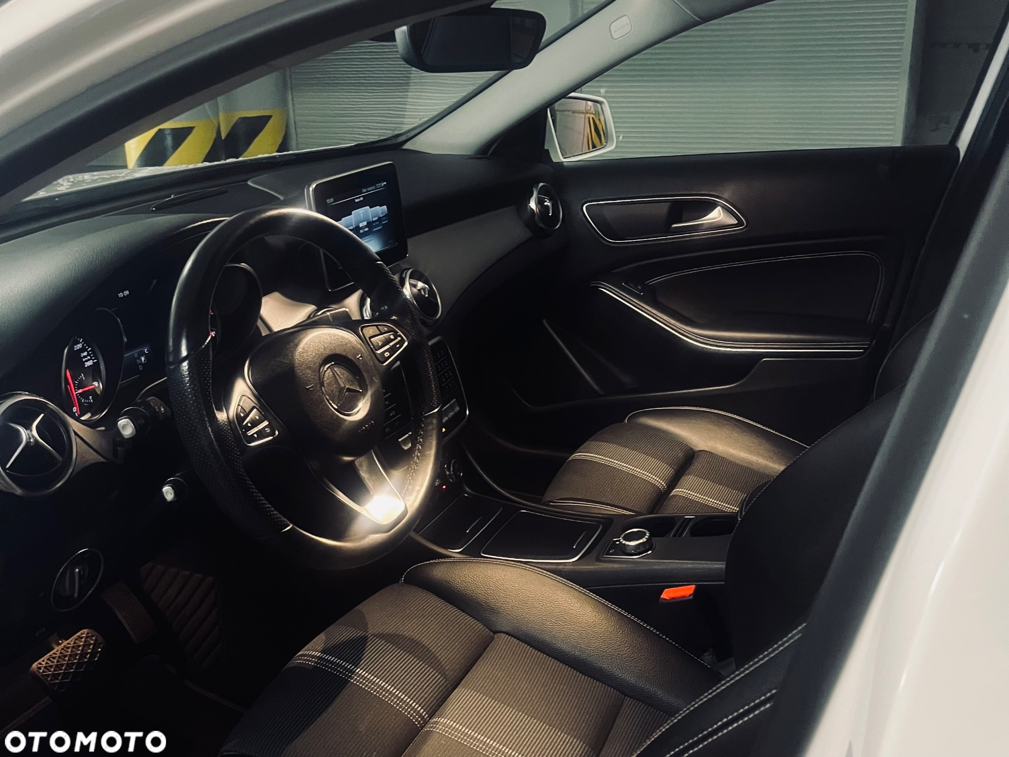 Mercedes-Benz GLA 200 7G-DCT Urban - 11