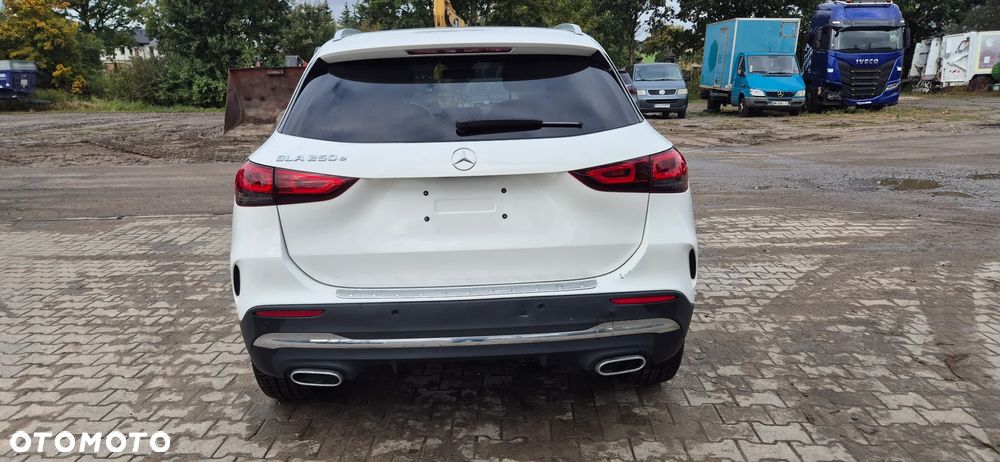 Mercedes-Benz GLA - 20