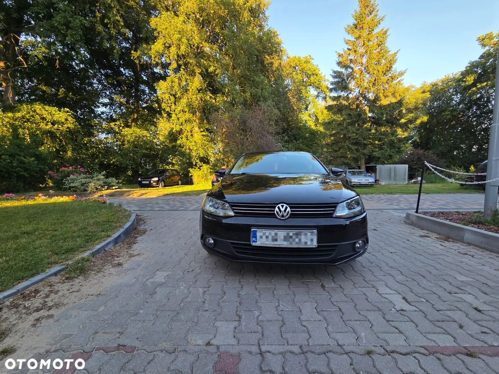 Volkswagen Jetta - 1