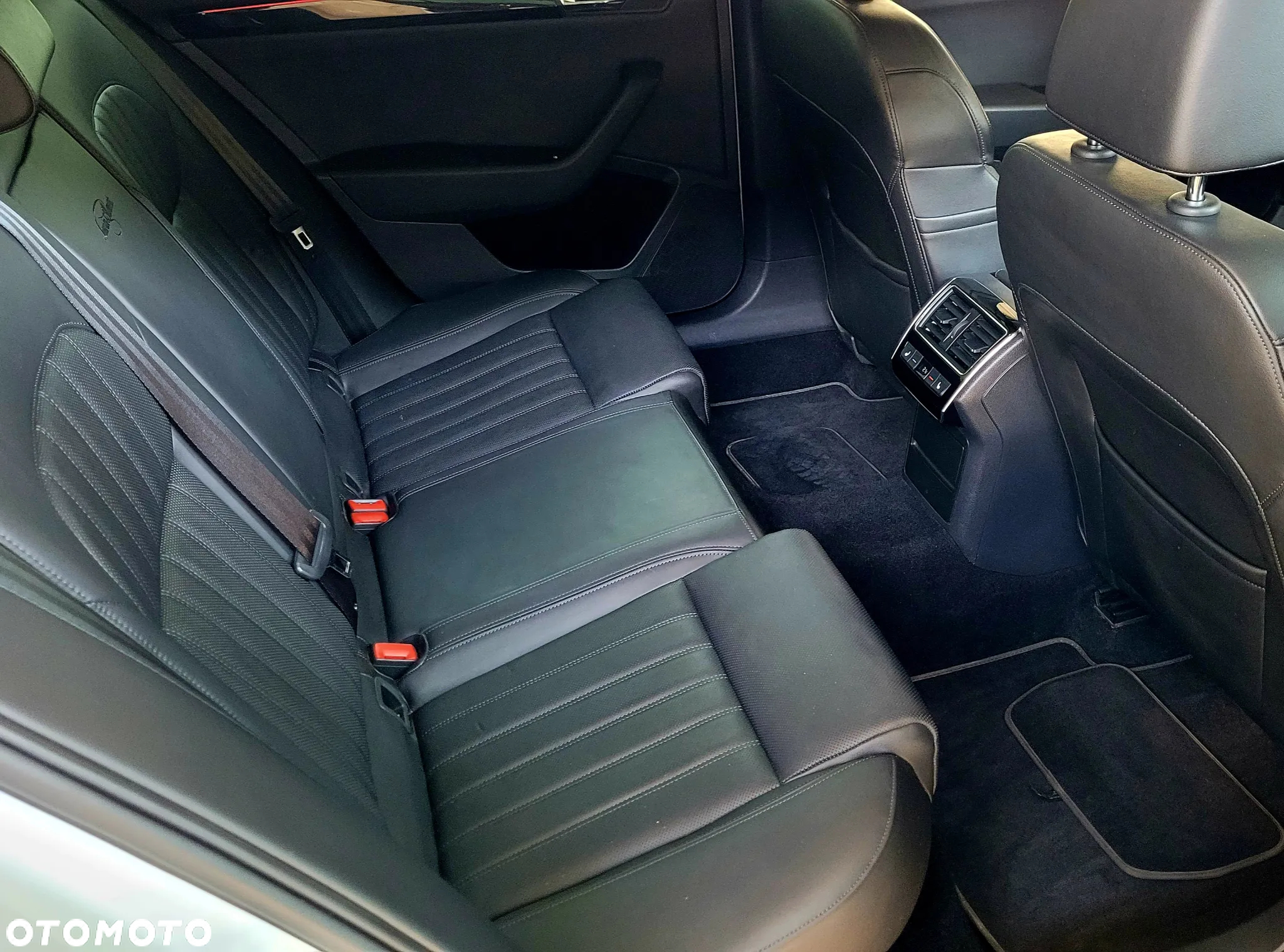 Skoda Superb Combi 2.0 TDI 4x4 DSG L&K - 16