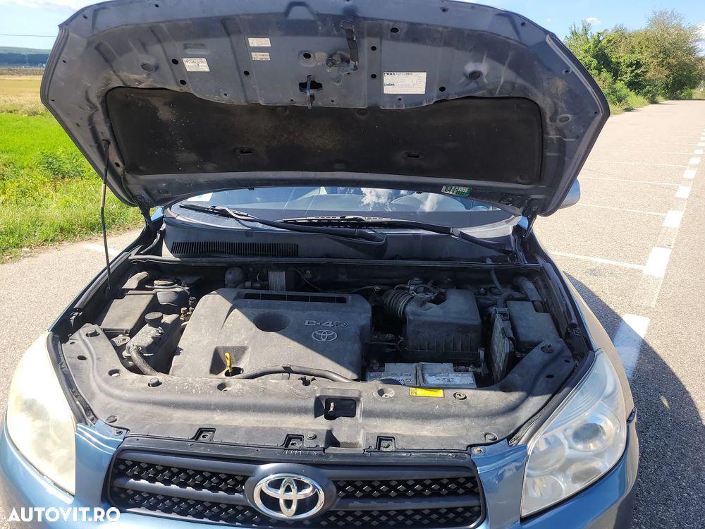 Toyota RAV4 2.2 D-4D Luxury - 12