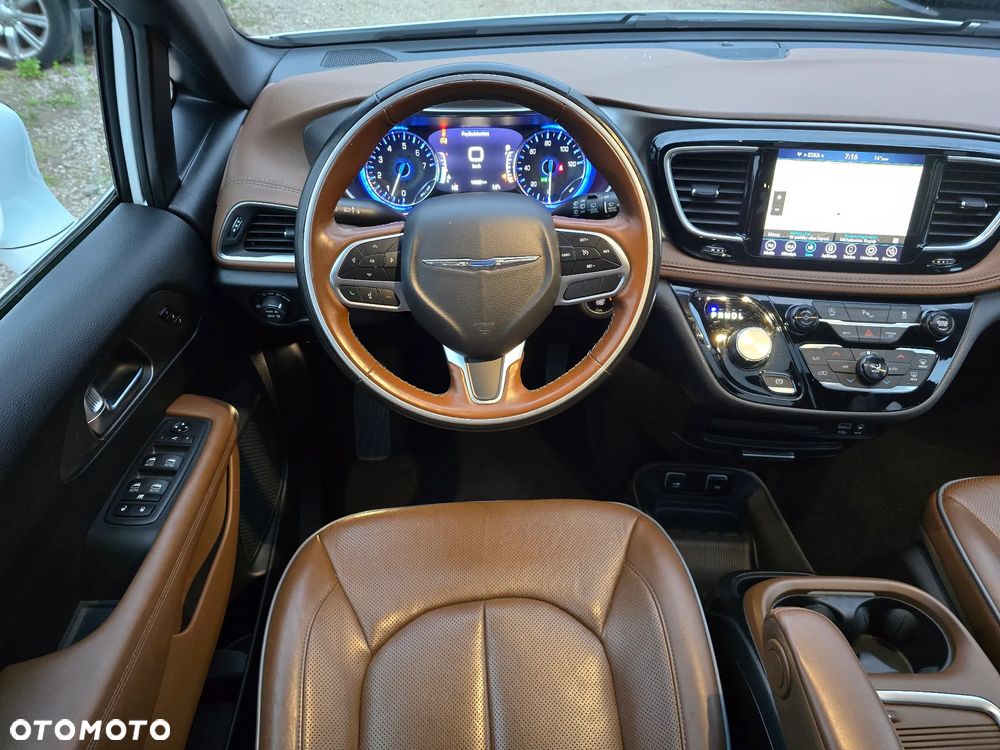 Chrysler Pacifica - 21