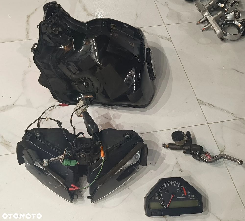 HONDA CBR 1000RR SC57B Zbiornik Bak Pompka Paliwa Pompka Sprzęgła Licznik - 1