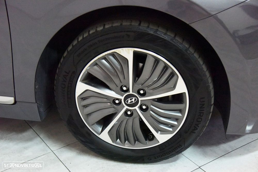 Hyundai Ioniq - 10