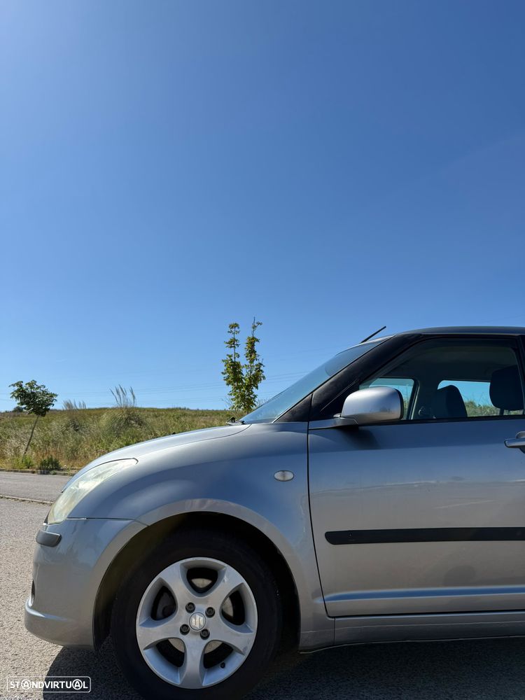 Suzuki Swift 1.3 DDiS GL - 3