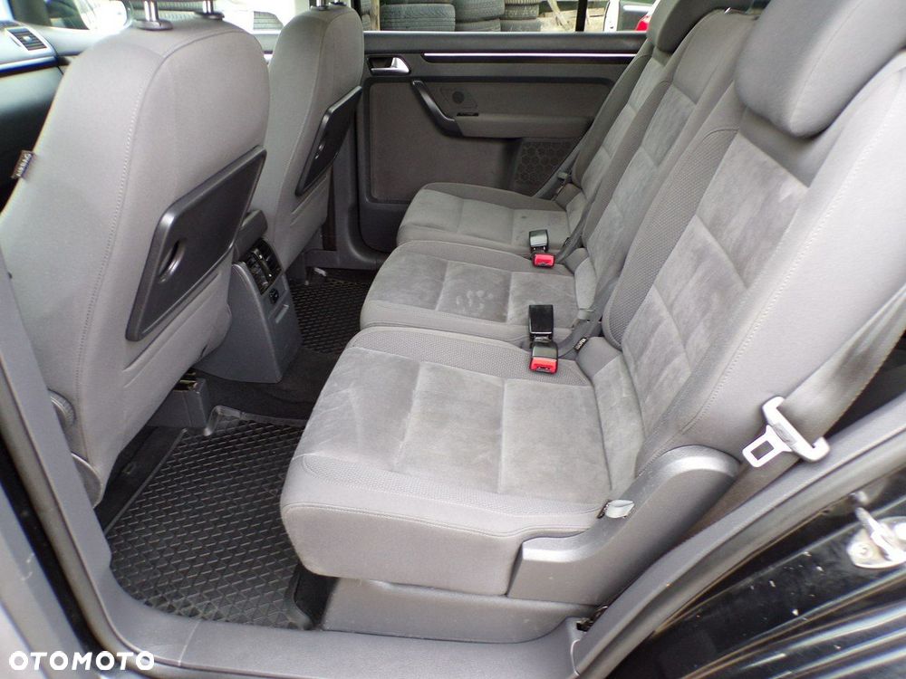 Volkswagen Touran - 26