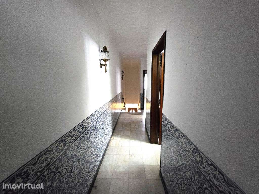 Moradia T2 com quintal, garagem e terraço no centro histórico da Vi... - Grande imagem: 5/27