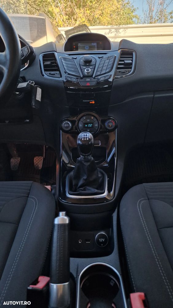 Ford Fiesta - 25