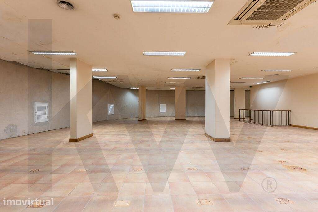 Armazém com Escritórios à Venda no Centro do Funchal – Localização Pri - Grande imagem: 2/29