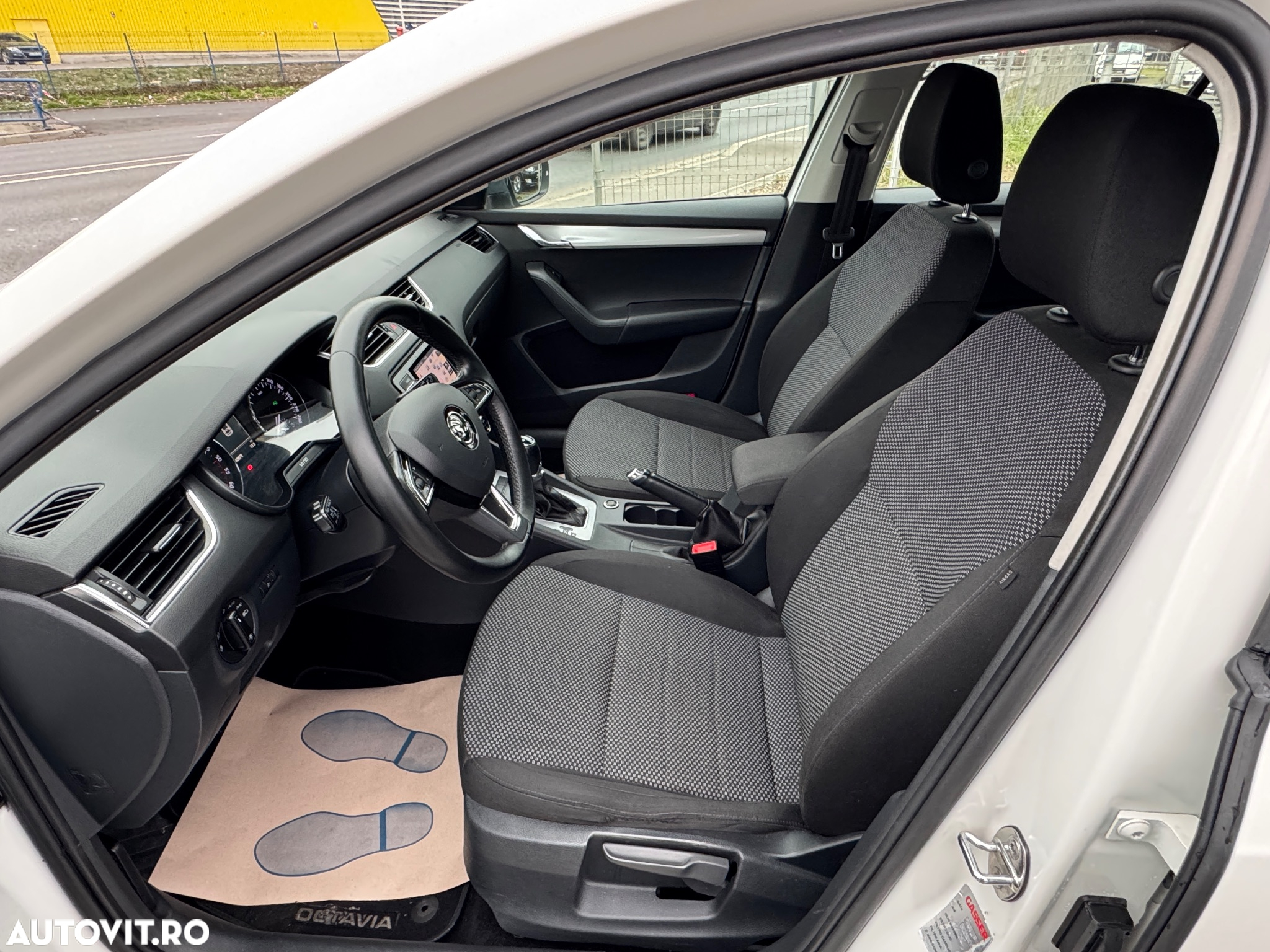 Skoda Octavia 2.0 TDI DSG Ambition - 21
