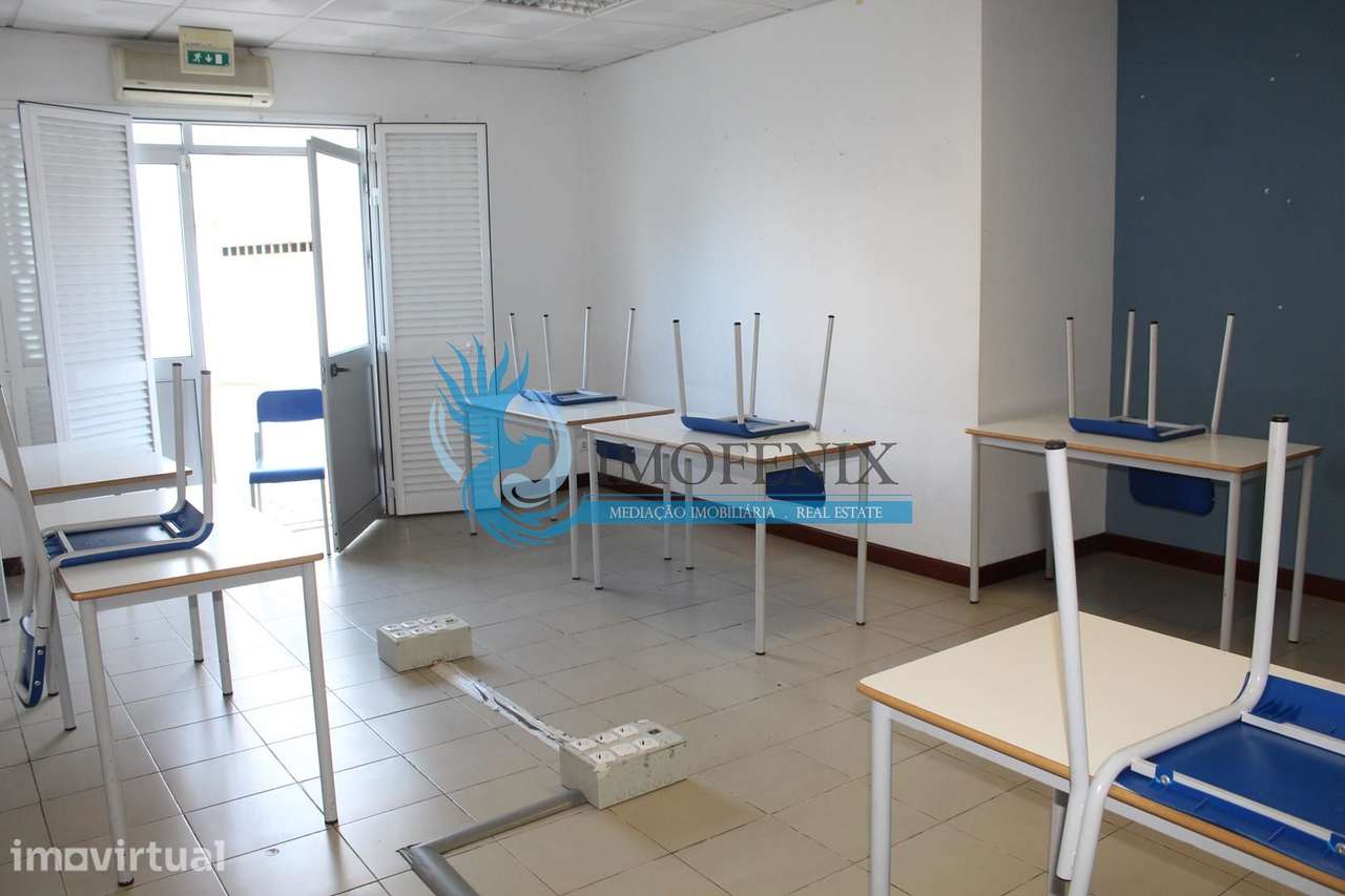 Loja / Espaço Multiusos no Coração de Albufeira