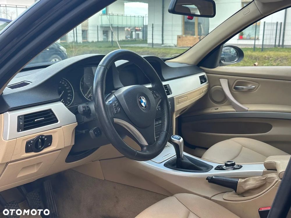 BMW Seria 3 318i Touring - 7