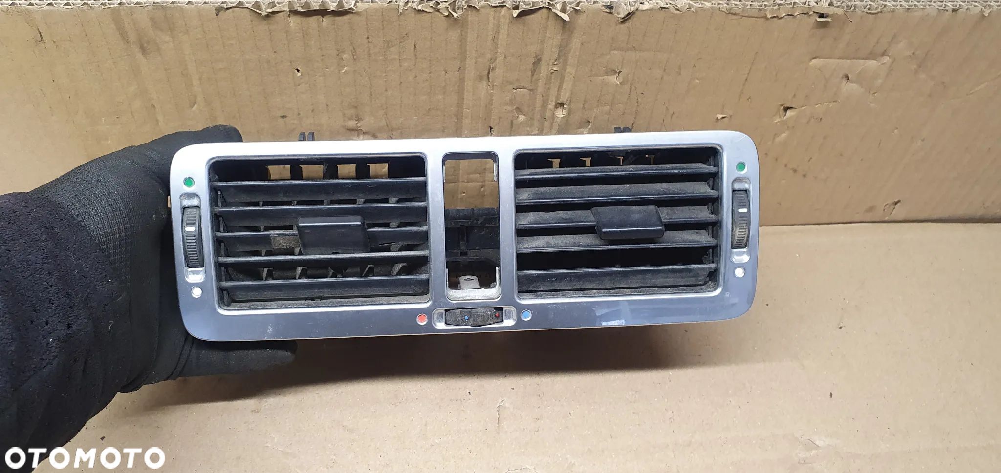 Kratka nawiewu środkowa Range Rover Vogue L322 JBD000022PUY - 1