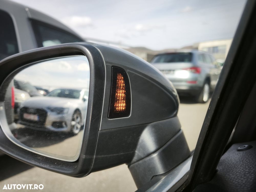 Volkswagen Passat 2.0 TDI DSG Comfortline - 24