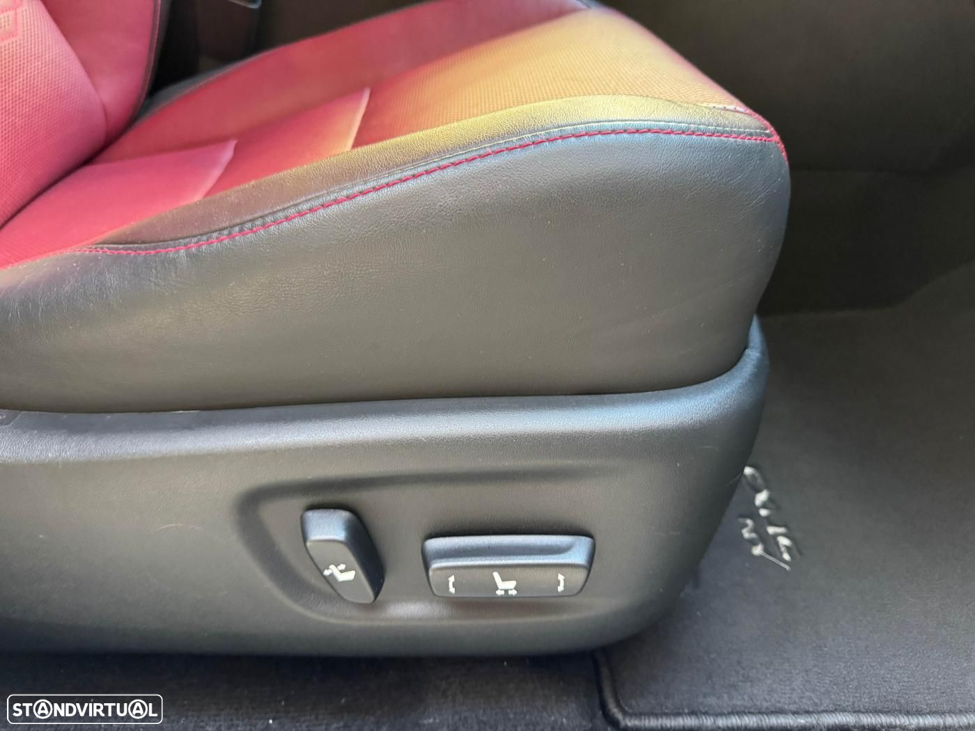 Lexus NX 300h Executive+ - 24