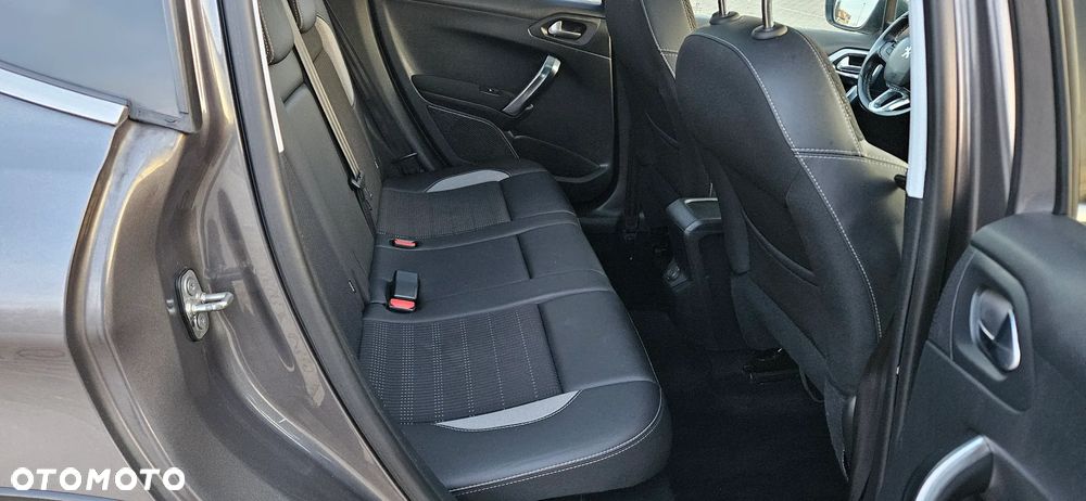 Peugeot 2008 1.6 BlueHDi Allure S&S - 7