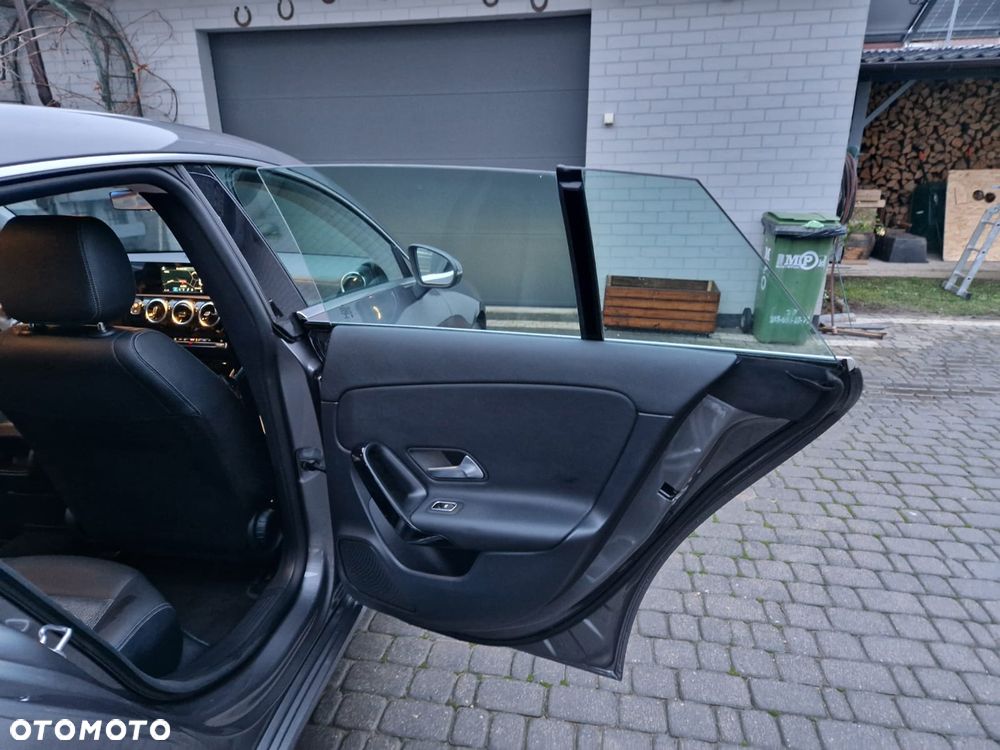 Mercedes-Benz CLA 180 d 7G-DCT - 4