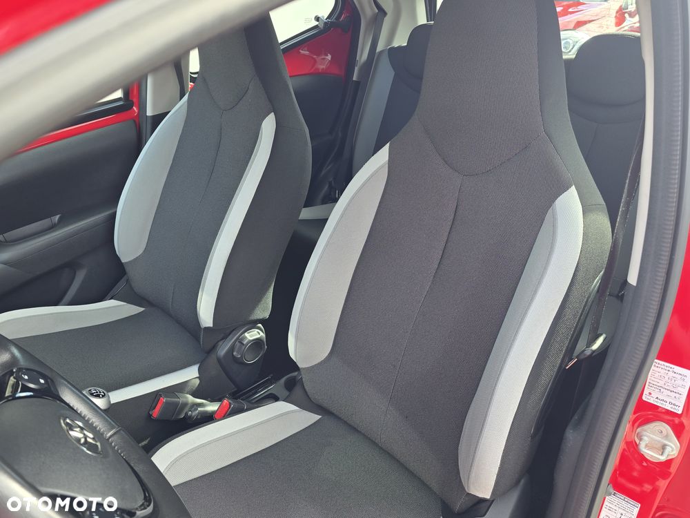 Toyota Aygo x-clusiv - 16