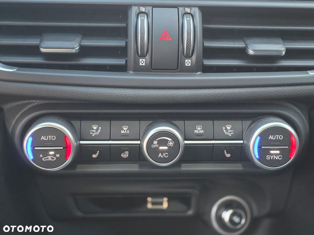 Alfa Romeo Giulia 2.0 Turbo Tributo Italiano Q4 - 35